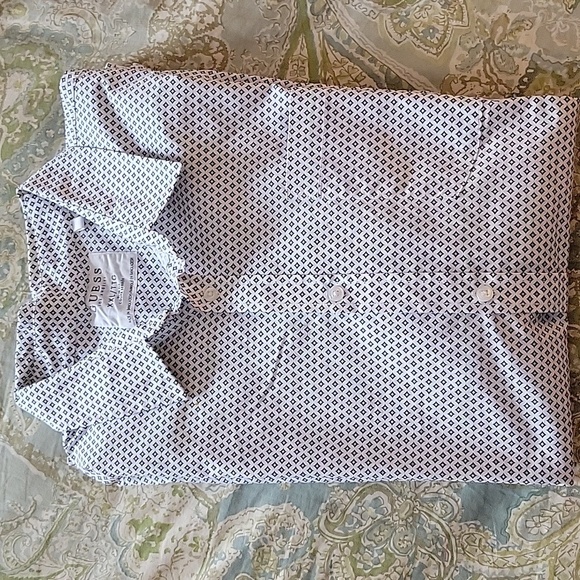 GUESS SLIM FIT BUTTON DOWN - Picture 1 of 9